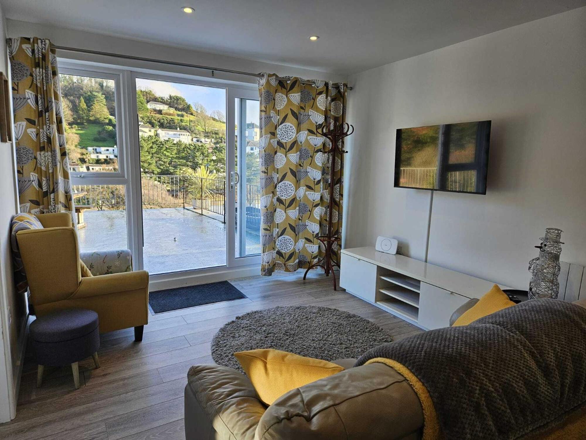 Pet Friendly Sea View Villa Millendreath Looe Exterior photo